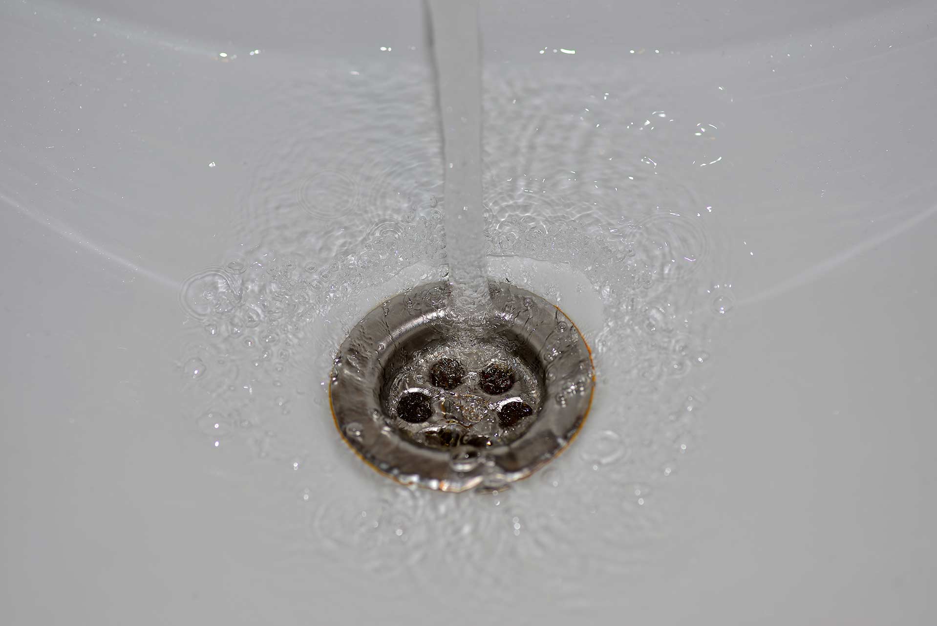 A2B Drains provides services to unblock blocked sinks and drains for properties in Leamington Spa.